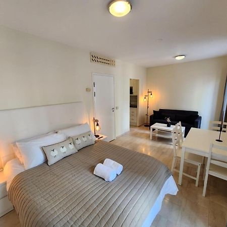 New With Ac Central Suites With Pool Access And Squash Courts! Sleeps Family Or 4 Guests Gibilterra Esterno foto