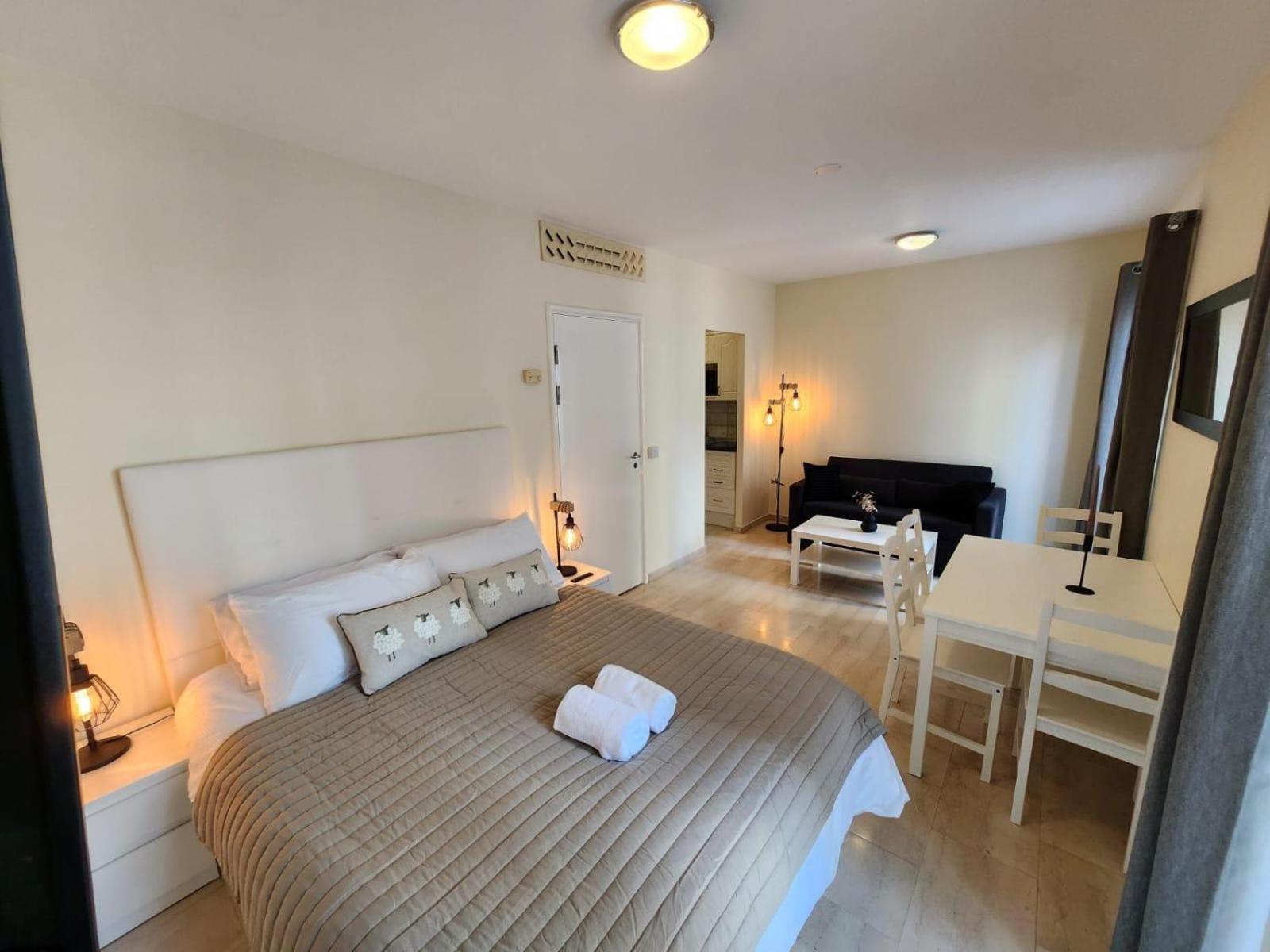 New With Ac Central Suites With Pool Access And Squash Courts! Sleeps Family Or 4 Guests Gibilterra Esterno foto