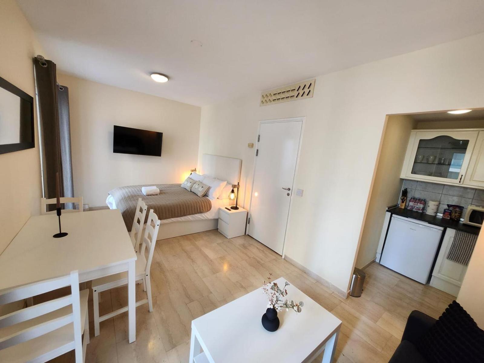New With Ac Central Suites With Pool Access And Squash Courts! Sleeps Family Or 4 Guests Gibilterra Esterno foto