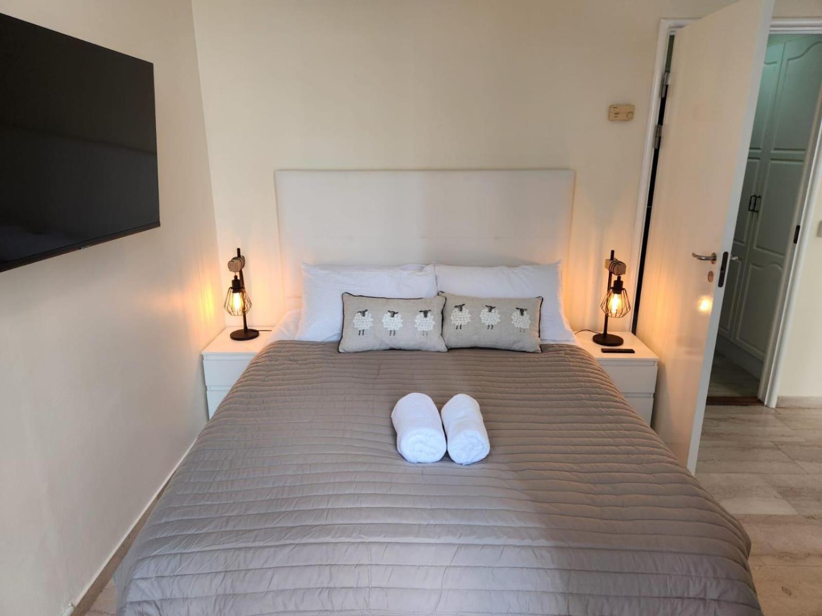 New With Ac Central Suites With Pool Access And Squash Courts! Sleeps Family Or 4 Guests Gibilterra Esterno foto